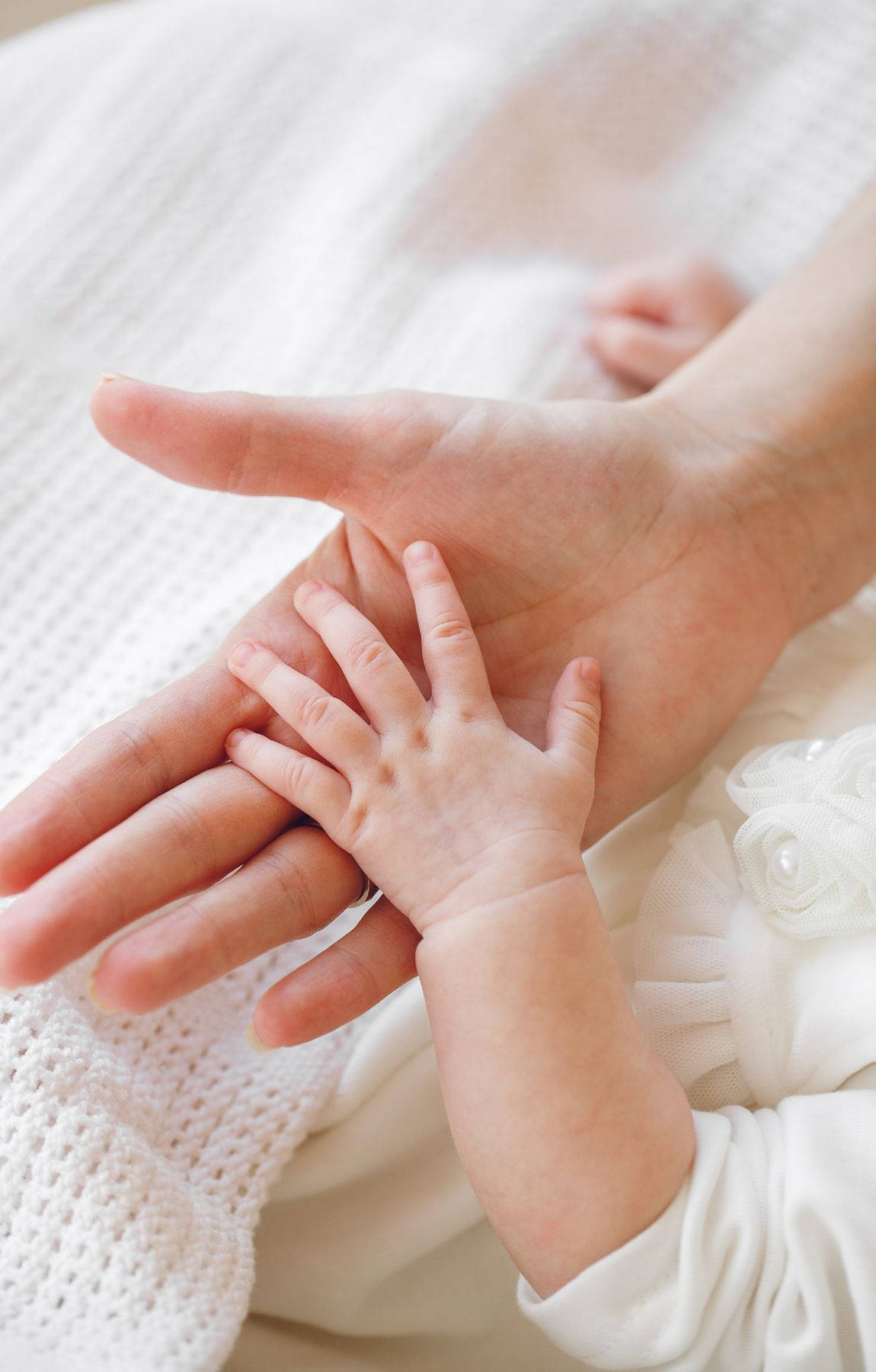 adorable baby hands wallpaper designs