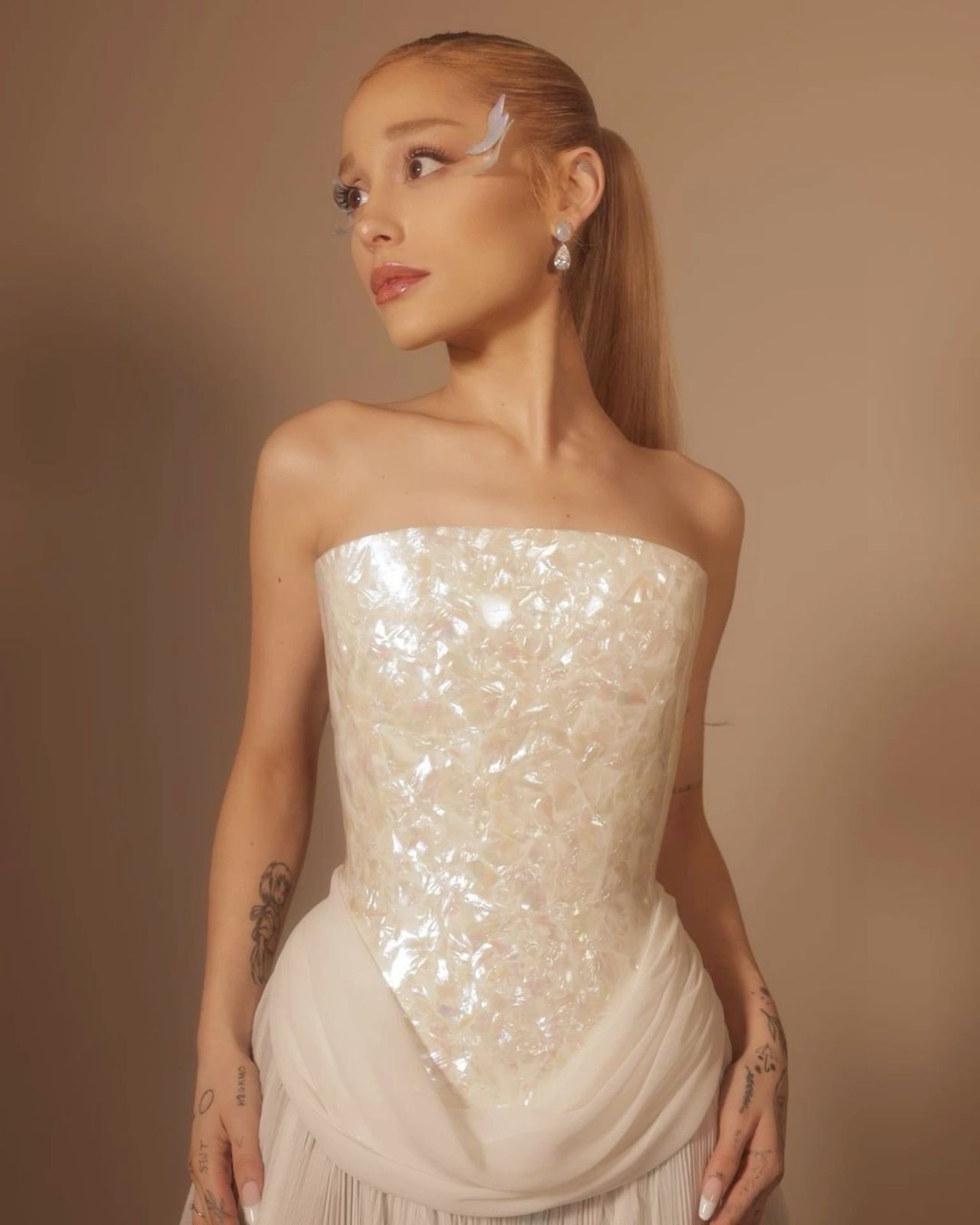 aesthetic Ariana Grande wallpapers collection