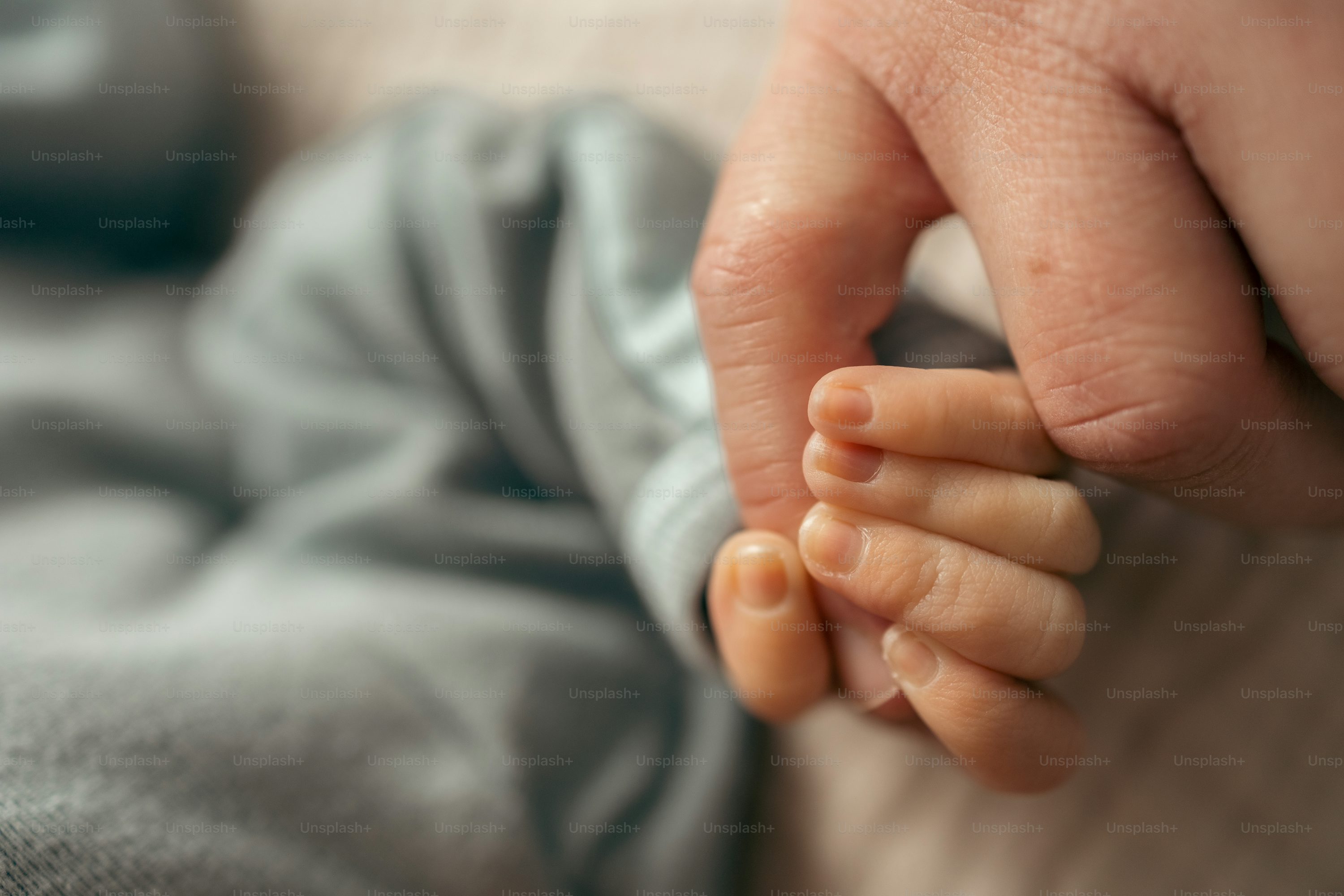 aesthetic cute baby hands wallpapers.