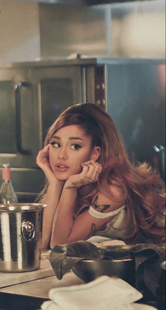 cute Ariana Grande wallpapers 0079