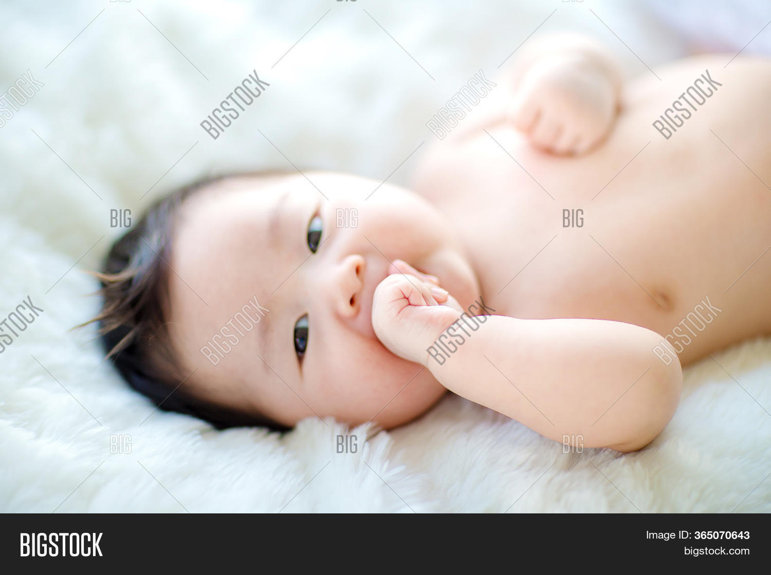 cute baby hands wallpapers 0009