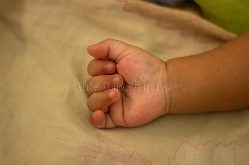 cute baby hands wallpapers 0017