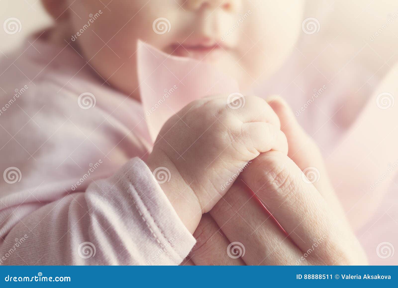 cute baby hands wallpapers 0074