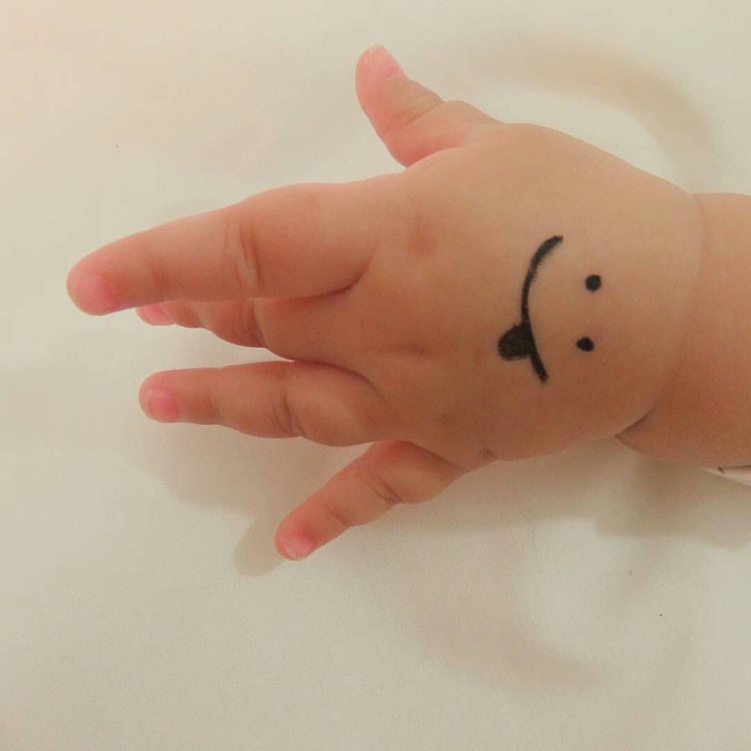 cute baby hands wallpapers 0081