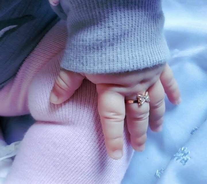 cute baby hands wallpapers 0091