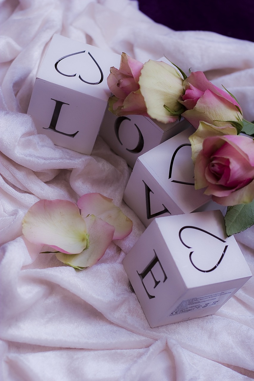 cute S letter in love wallpapers 0022