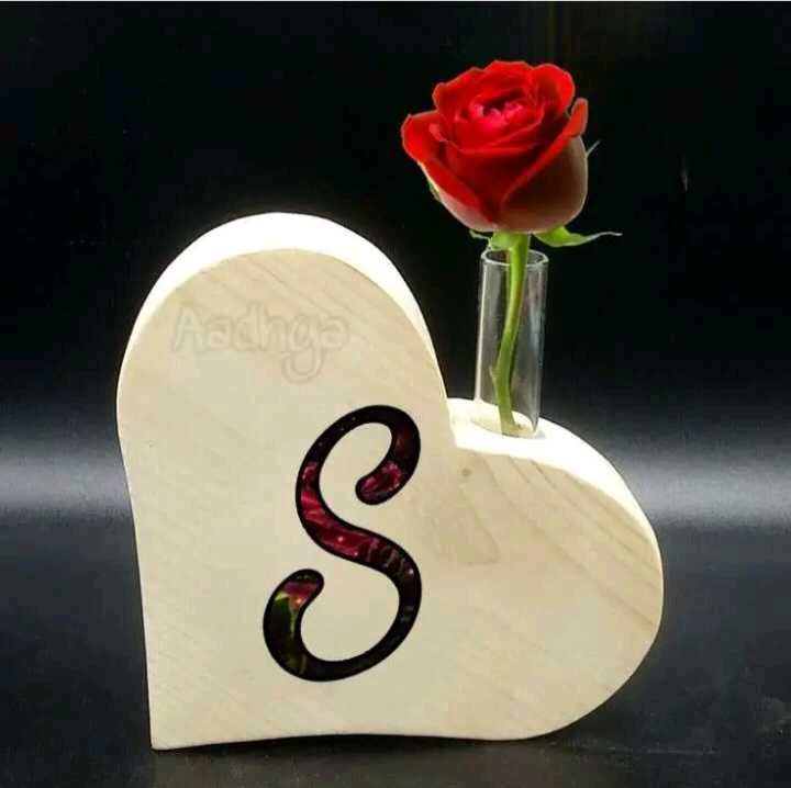 cute S letter in love wallpapers 0037