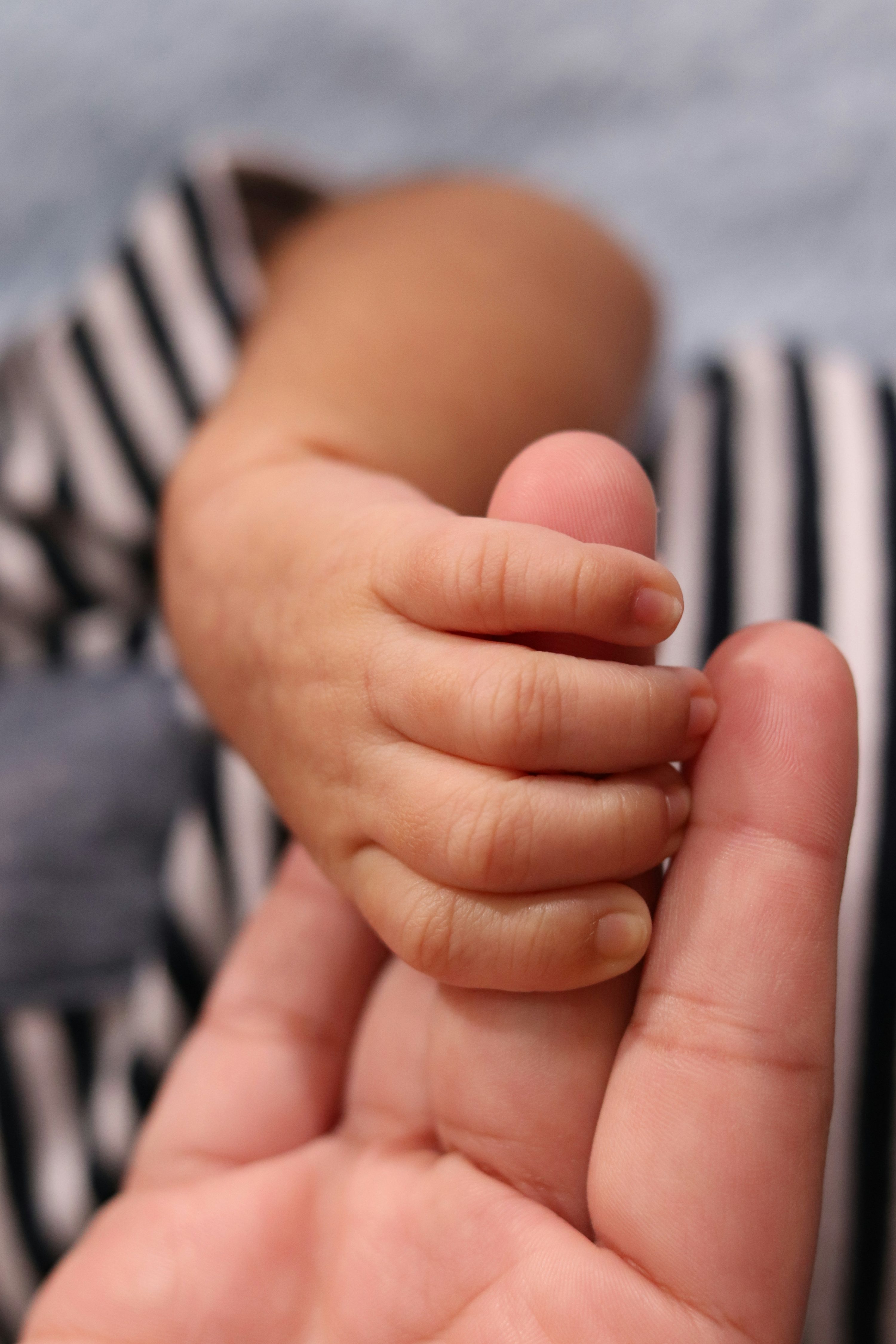 high-resolution cute baby hands wallpapers